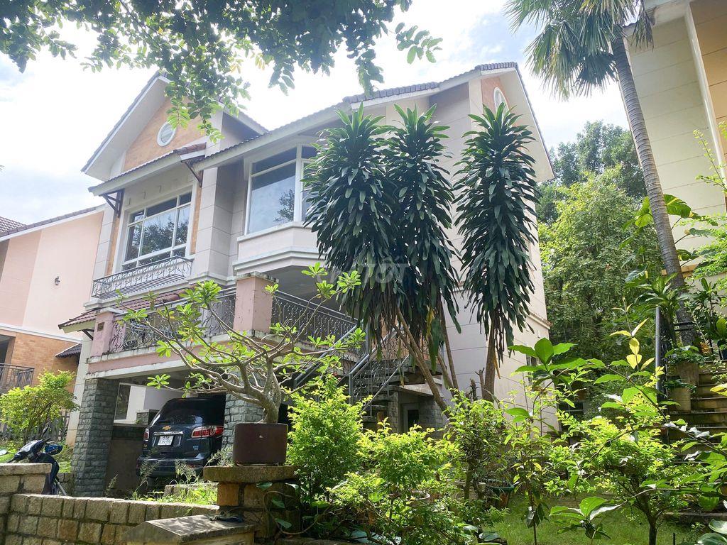 Bán Biệt Thự - Tp Thủ Đức - gần Vinhomes Park- 384m2 giá 26 tỷ