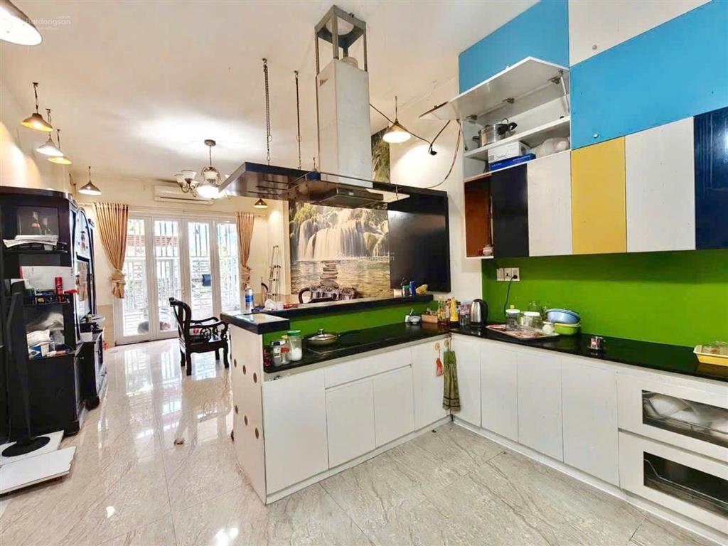 Nhà đẹp 2 tầng hẻm xe hơi đường 160 lã xuân oai q9