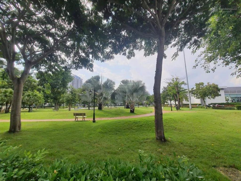 E hỗ trợ khách thân bán nhanh căn bìa đẹp xinh view công viên nội khu loverapark 105m. giá 9 tỷ