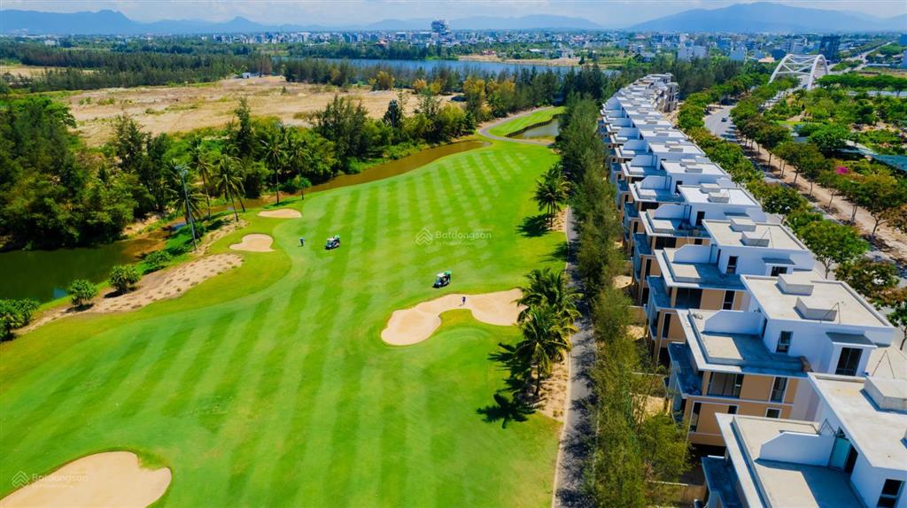 Một căn villa song lập 387m2 legend cho 2 thế hệ sống chung nhưng đủ riêng tư cho mỗi gia đình