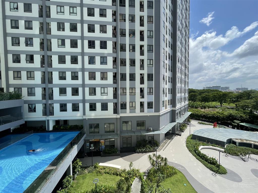 Bán căn 50m2 2pn2wc 50m2 tầng 15 view hồ bơi giá 2,05 tỷ sài gòn intela