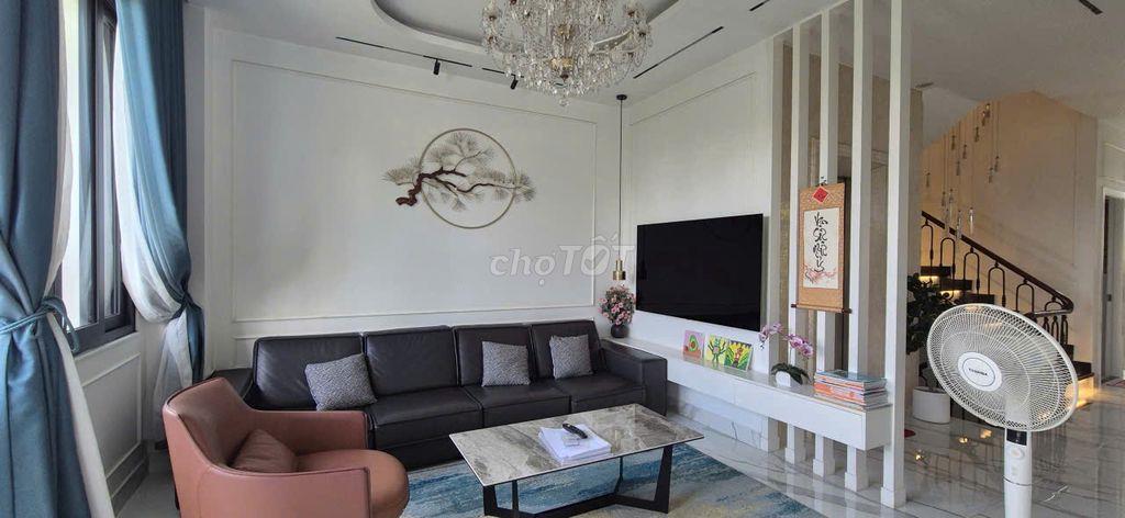 Bán nhà 6 tầng có thang máy nội thất cao cấp - Khu Vinhomes Quận 9