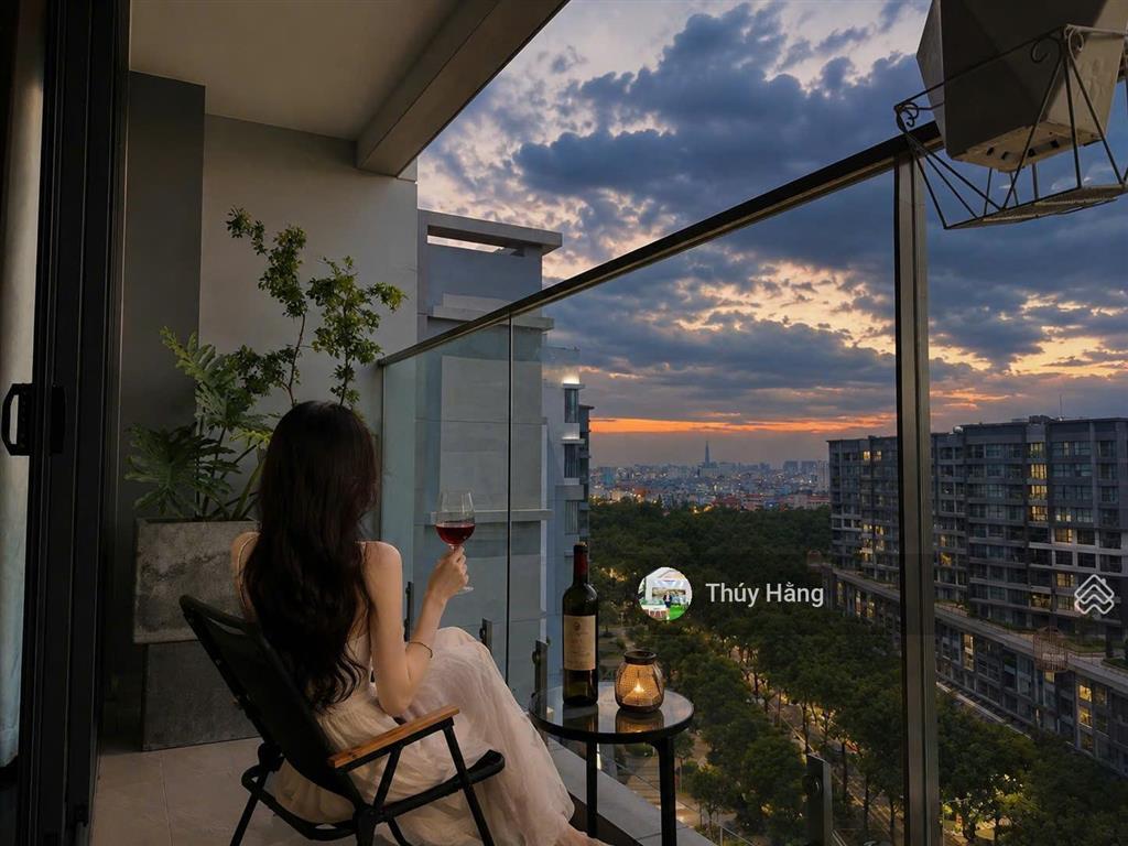 Bán nhà tặng nội thất xịn, căn 3pn ban công dài, giá cực tốt chỉ 10.2 tỷ