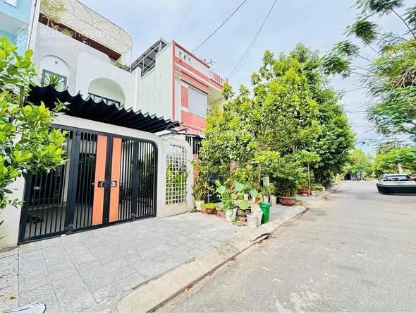 Bán đất mặt tiền đường tùng lâm 5, hòa xuân, dt 5x20m, sát siêu thị aeon, giá 3 tỷ 950 tl