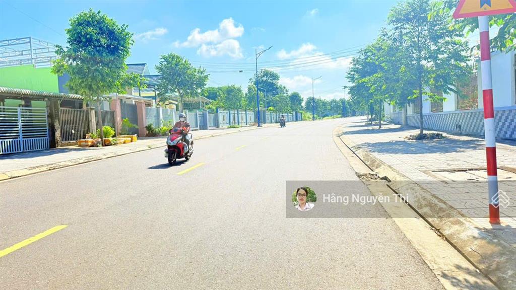 Bán đất mặt tiền đường số 2 trung tâm xã đất đỏ, ở và kinh doanh tốt, tiện ích bao quanh