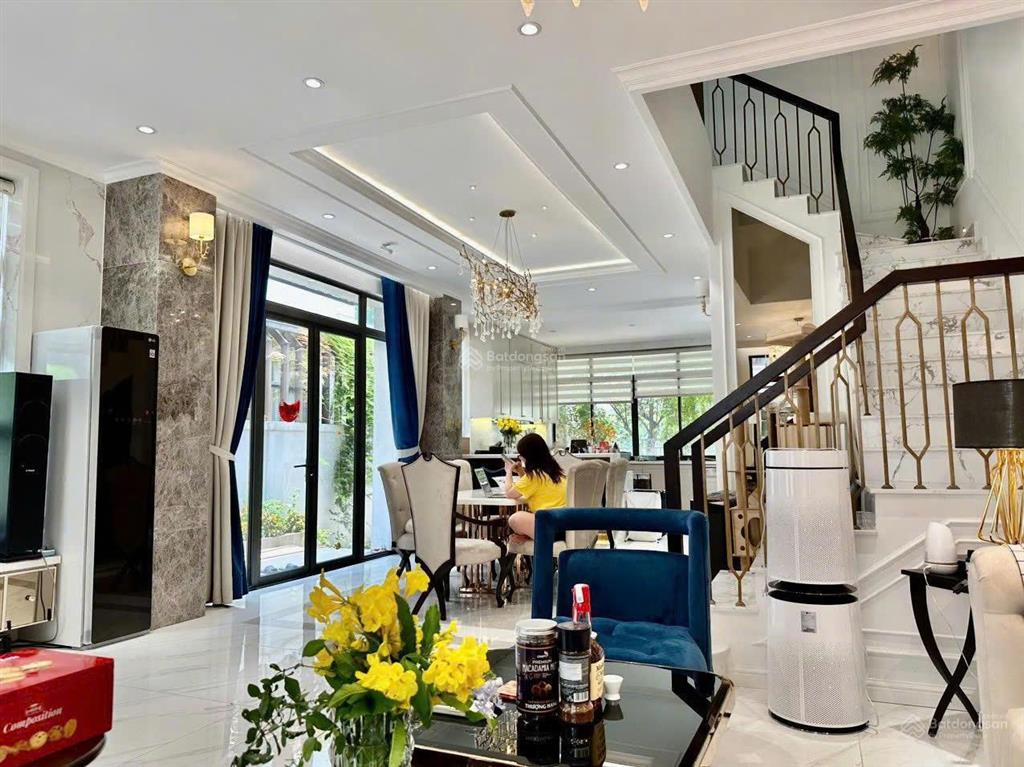 Biệt thự ven hồ lakeview city 176m view hồ thoáng đẹp, nội thất sang trọng, giá 54,99 tỷ