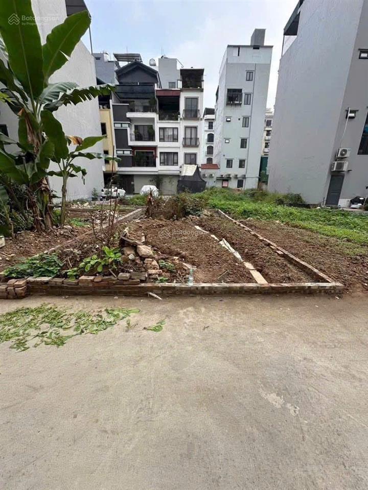 Chủ cần bán phúc lợi đất sát mặt phố 52m2 mt 5m trước nhà 2,5m 5tỷ nhỉnh 0961 206 ***