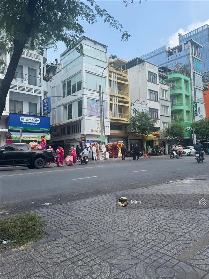 Bán góc 2 mặt tiền võ văn tần quận 3 nhà trệt 3 lầu. giá 20 tỷ (hđt 40 triệu)