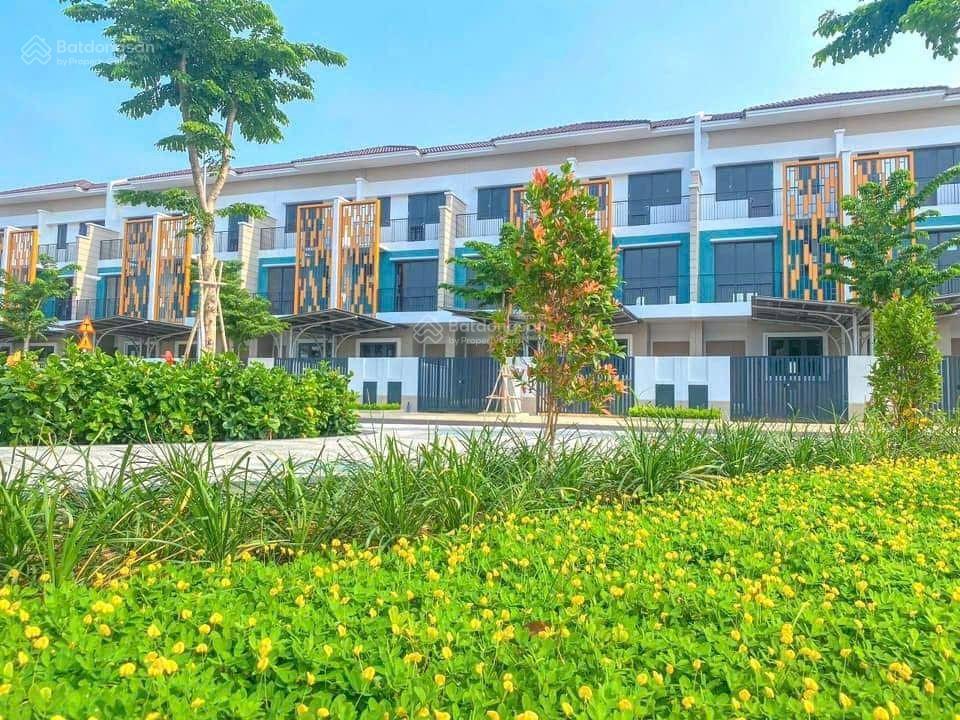 Nhà phố liền kề 3 tầng gần ngay trung tâm thương mại 5,2 hecta, giá đầu tư sinh lời ngay