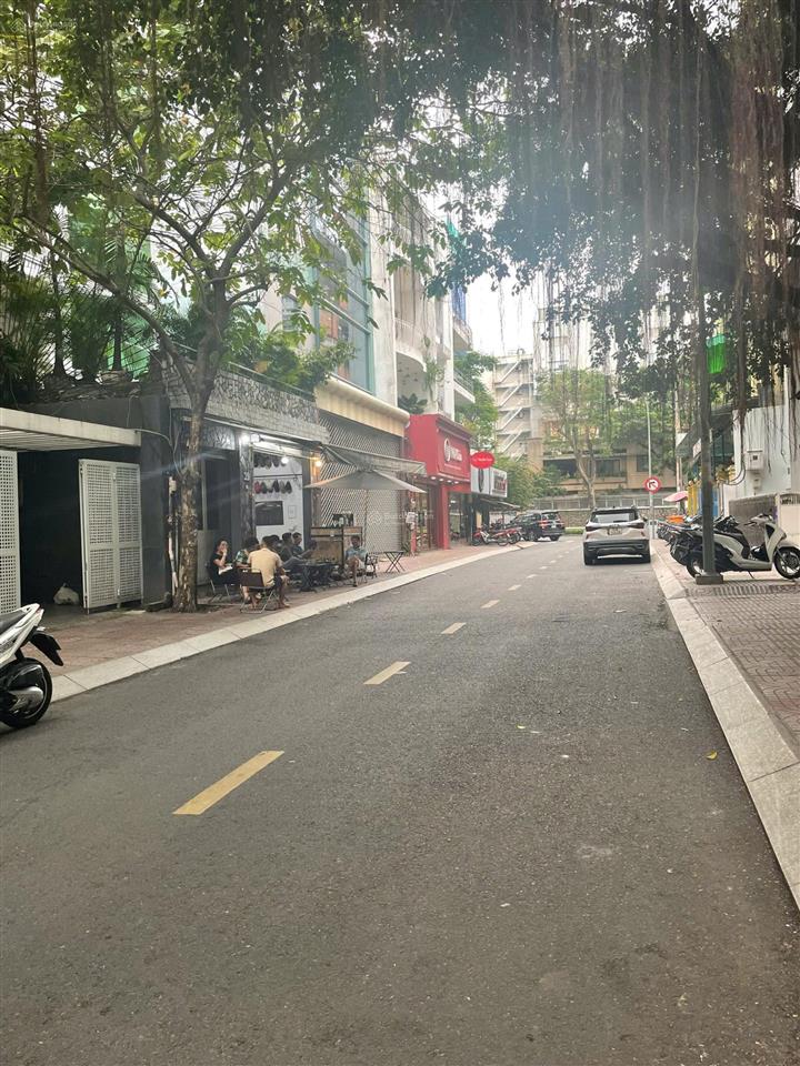 5 x 28m, bán nhà 3 tầng hxh đường hoàng việt p. 4, giá 22,5 tỷ