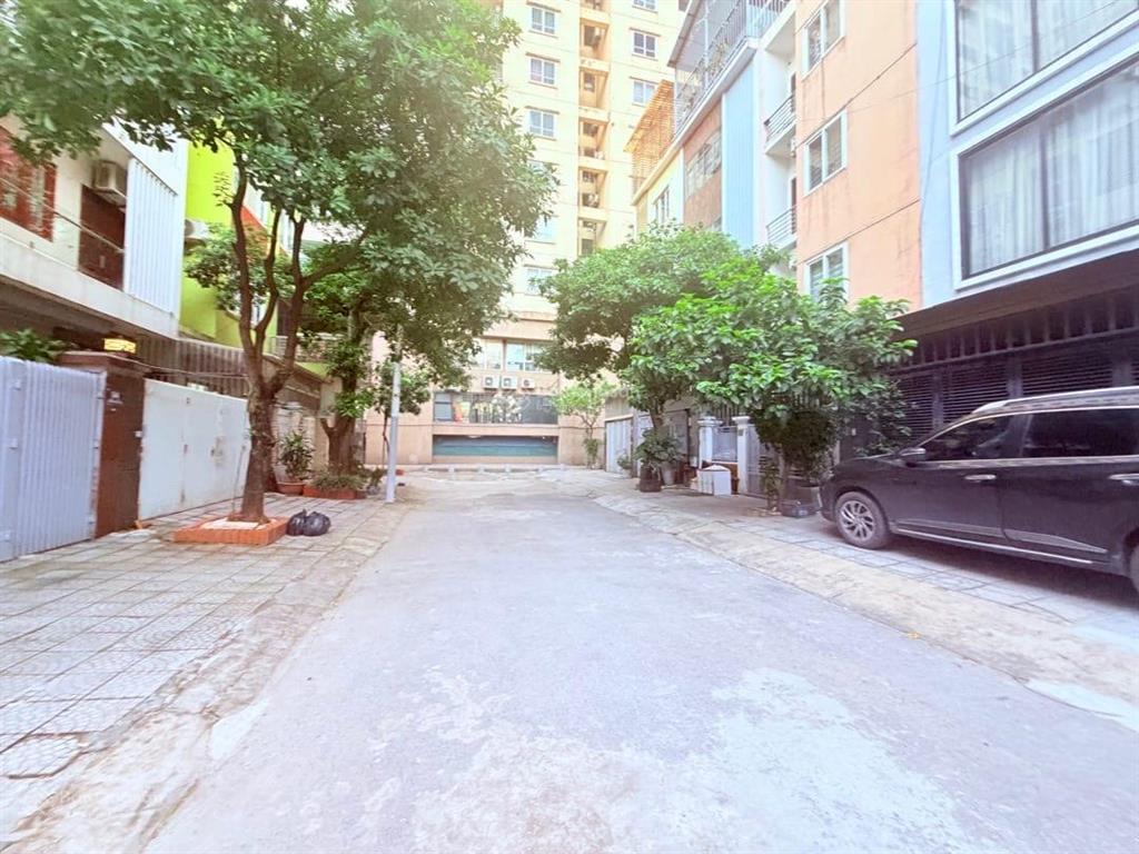 Super phẩm liền kề kđt văn khê gara 2 ô tô nội thất xịn sân trước khe thoáng sau 82.5m x 5