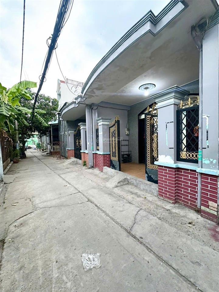Bán lô đất thổ cư có sẵn nhà cấp 4 đối diện trường hồ văn long, bình tân