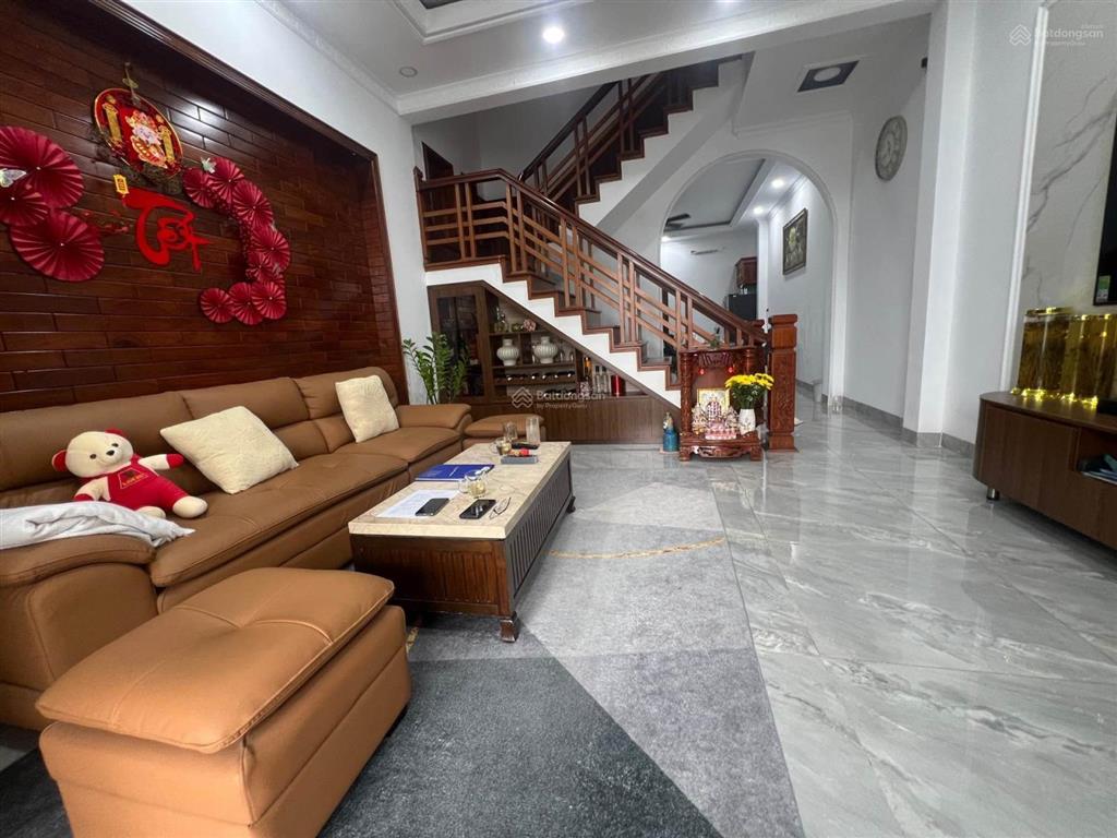 Biệt thự mặt tiền gỗ cao cấp hiệp bình thủ đức ngang 5x23 3 tầng đúc kiên cố nội thất tiền tỷ