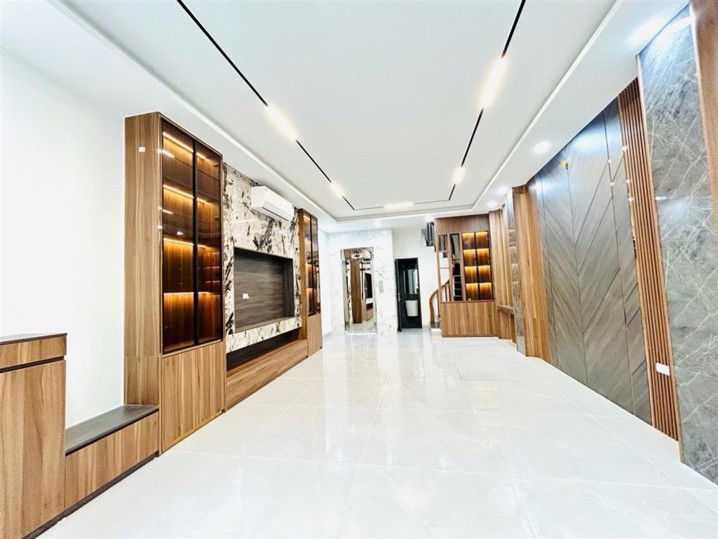 Siêu hiếm nhà đẹp thang máy sát phố kim đồng 50m2, 5 tầng giá 13 tỷ