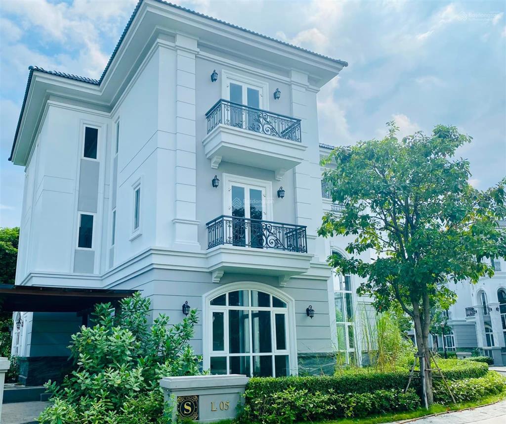 Chủ đi định cư cần bán biệt thự góc, ngay hồ bơi, vị trí cực hiếm. 0902 746 ***