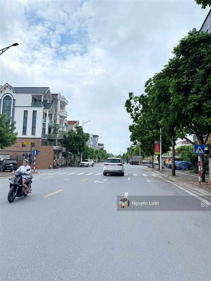 Bán lô đất 120m2 phúc lợi, việt hưng mặt đường lớn, vỉa hè rộng ô tô tránh kinh doanh