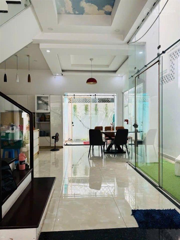 Biệt thự khu dân cư phong phú 5 giá rất hợp lý