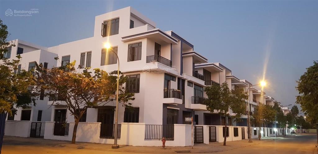 Ngộp, bán gấp căn bt 8x20m đông tăng long. 1 trệt 3 lầu, sổ sẵn giá 9,7 tỷ, 0909 483 ***