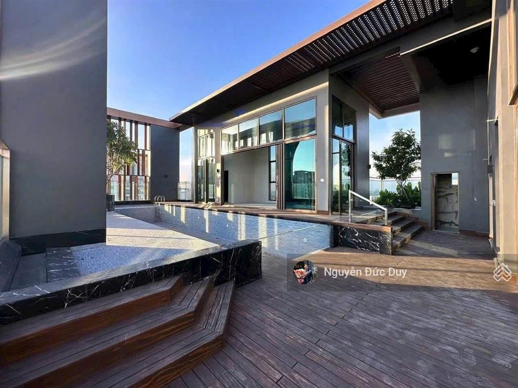 Đức duy define bán penthouse 570m2 có 2 thang máy riêng, 2 hồ bơi riêng