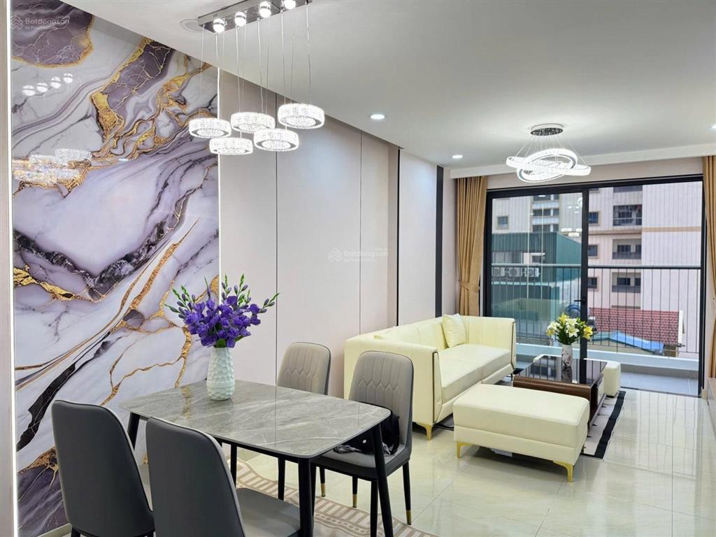 Bán chung cư nam trung yên, lô góc, 60m2 2n1k, sổ lâu dài, sẵn nt, ở ngay, phí dv rẻ, có chỗ ôtô