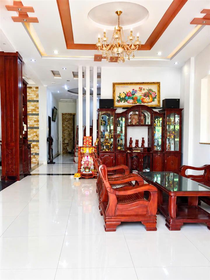 Nhà biệt thự đ. cầu xây 2 dt 755m2 chỉ 38 tỷ cạnh lê văn việt khu công nghệ cao
