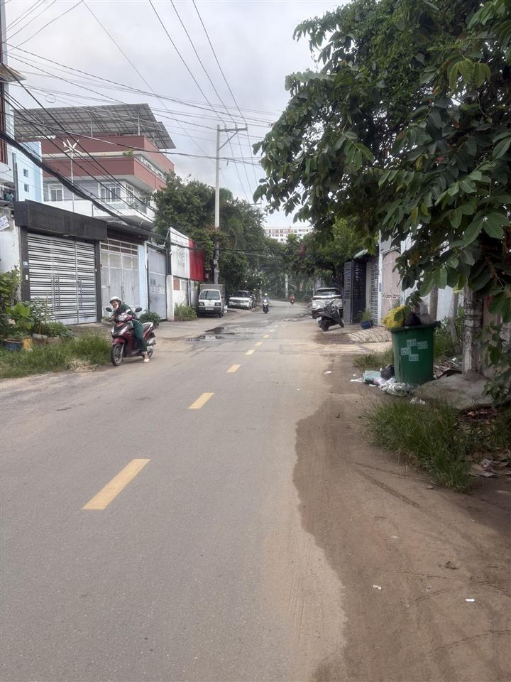 Chính chủ gửi bán. lô đất đẹp 65m2 ngang hơn 5m, đường nhựa 5m. giá 5tỷ.