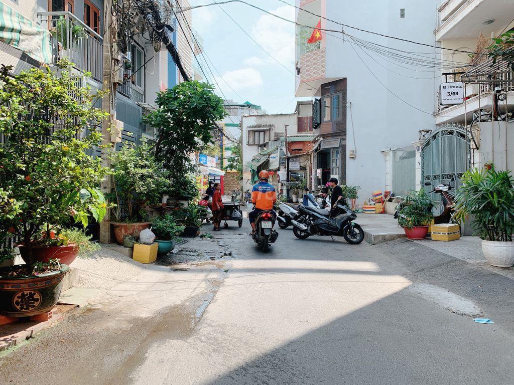 Bán mặt tiền kinh doanh đường Lãnh Binh Thăng, P12, Q11
