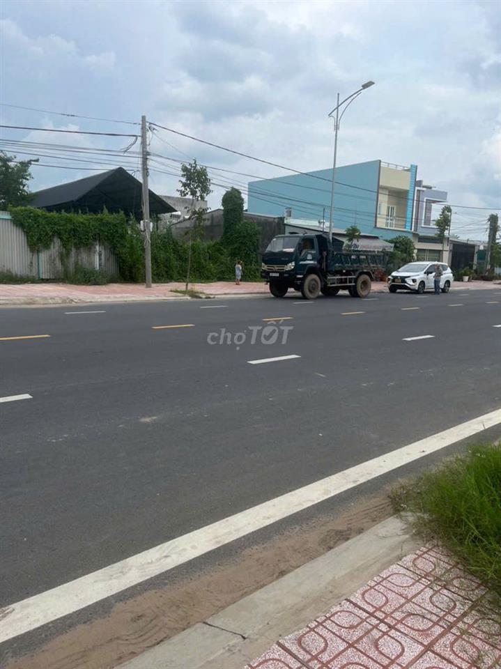 Bán lô đất 913m2 mặt tiền đường Bờ Kinh, TP. Vĩnh Long.