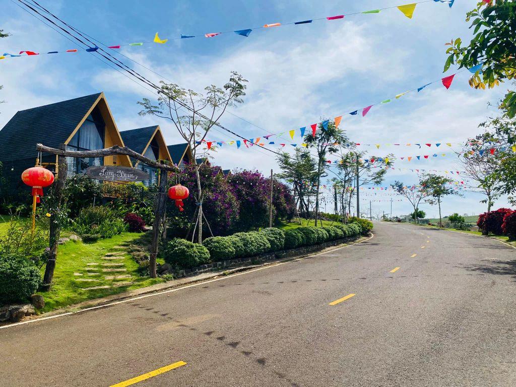 ☕ CUỐI TUẦN RỒI, ĐỪNG CHỈ ĐI NGHỈ — HÃY CÓ MỘT NƠI ĐỂ TRỞ VỀ