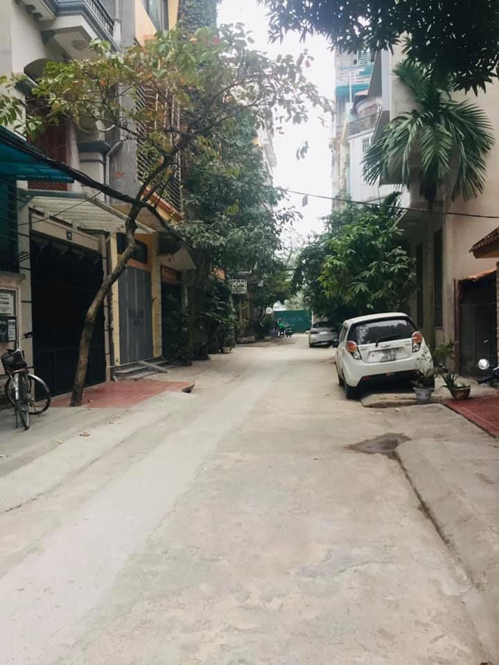 Bán rẻ nhà đẹp vỉa hè ô tô Nghĩa Đô Starlake Cầu Giấy Hà Nôi. Mặt tiền 5m hai thoáng mặt trước vỉa hè ô tô tránh nhau