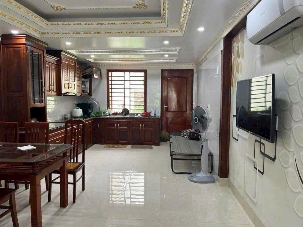 Bán nhà 4 tầng đường nhánh Hoàng Quốc Việt, TP HD, 68m2, mt 4m, đường to rộng, 5.x tỷ