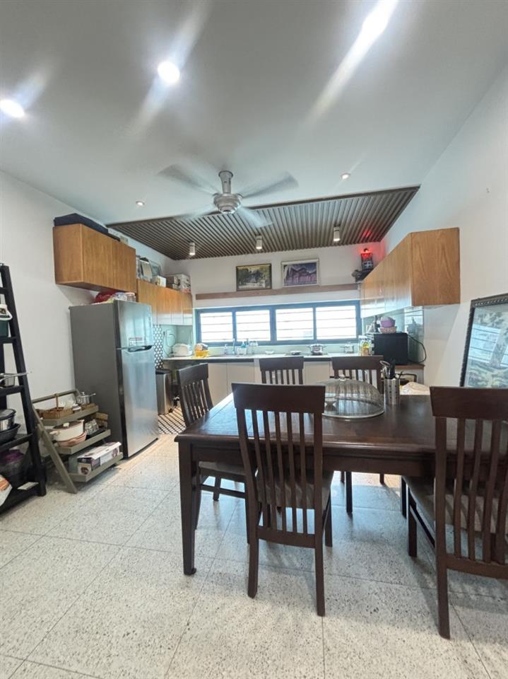 Bán nhà 4 tầng, 98m2, đường Số 4, Trường Thọ, Thủ Đức, TP HCM, sổ hồng riêng. Giá 9,85 tỷ.