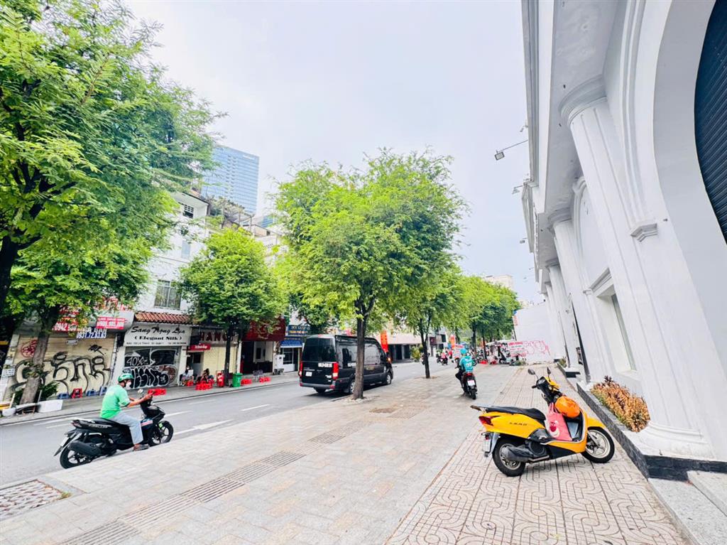 QUẬN 1: CHÍNH CHỦ 0938676685 BÁN NHÀ 6 TẦNG MẶT TIỀN LÊ THÁNH TÔN, P.BẾN THÀNH- NHÀ 2 MT