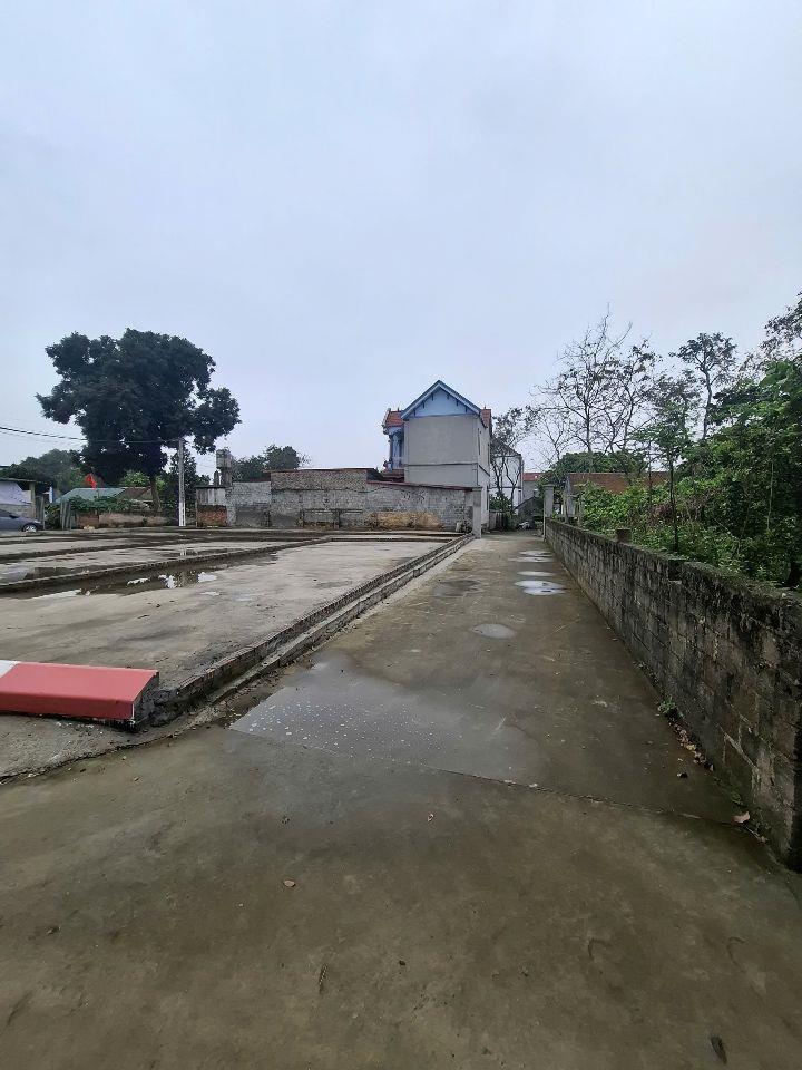 Gọi ngay mình cần bán nhanh lô góc đẹp tại Xã Xuân Mai gần QL6, cách Hà Đông 20km. Sẵn sổ