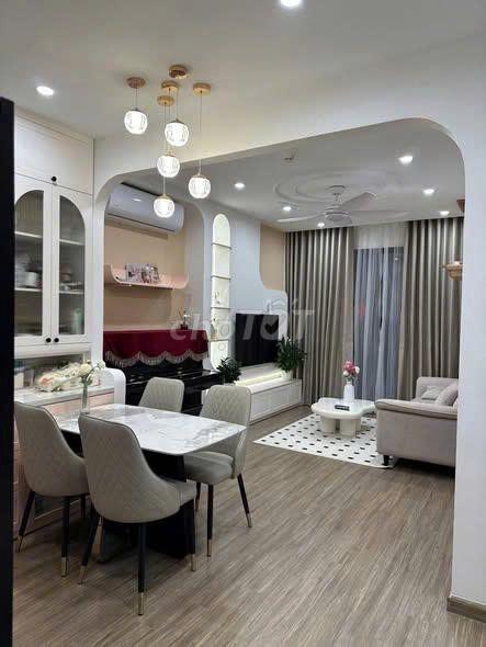 Chính chủ bán gấp căn 1 ngủ + 43m- giá 2,6 tỷ KĐT Vinhomes Smart City.