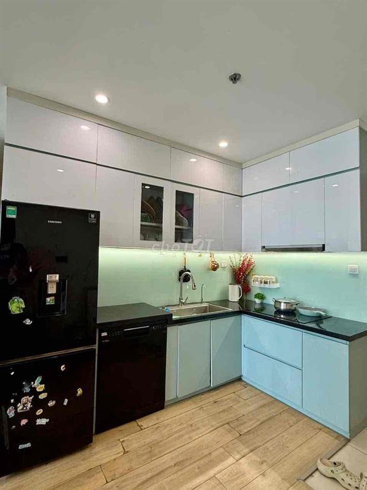 Cần bán 2 ngủ 55m Tầng Trung giá 3.5 TỶ Vinhomes Smairt city