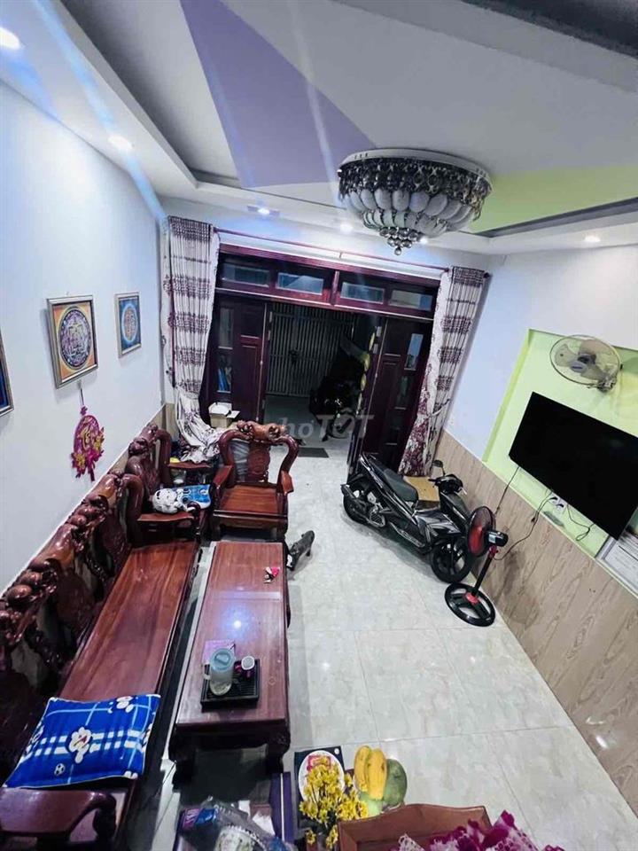 Nguyễn Văn Khối, hẻm ôtô thông, 3 tầng 3pn 3wc, 4m x 15m, sổ vuông vức