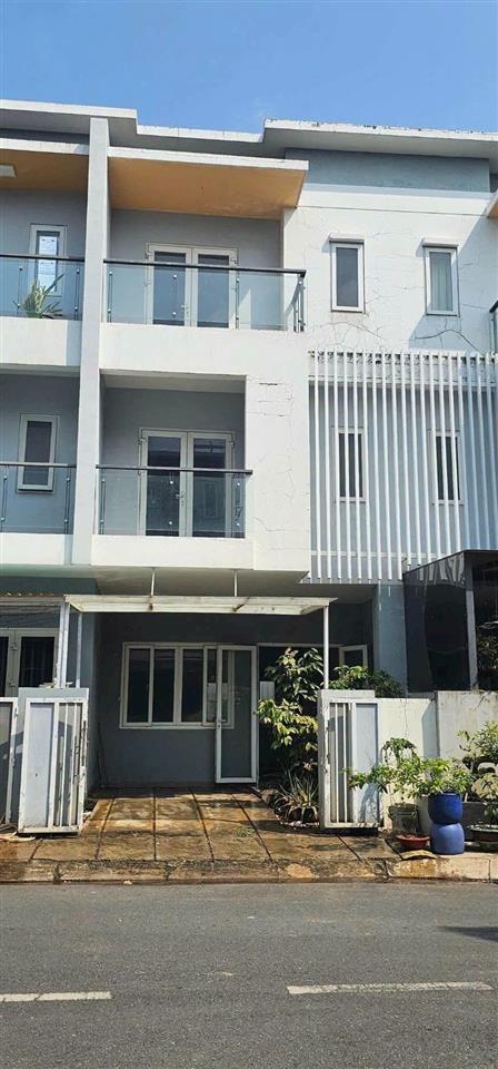 Bán nhà Mega Village Khang Điền, hiện trạng thô, DT 75m2, xây 3 tầng, chỉ 8 tỷ có thương