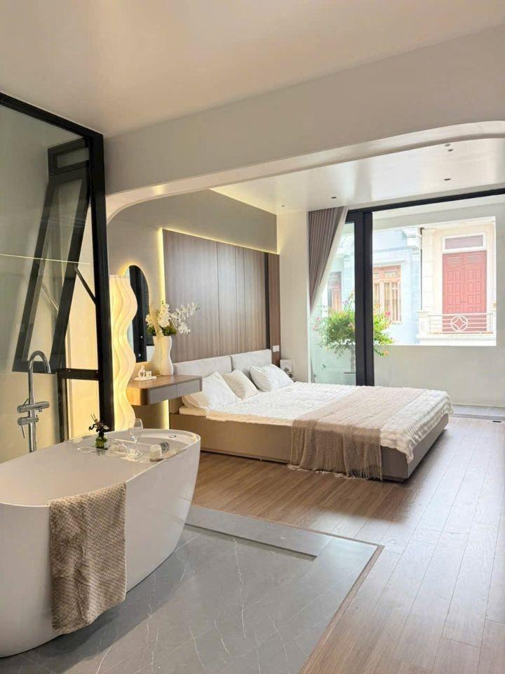 Bán nhà 6 tầng mặt phố Đặng Thai Mai, ph Tân Bình, TP HD, 60m2, mt 5m, full đồ, thang máy
