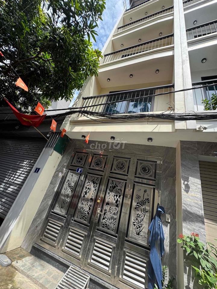 Tư Đình - Long Biên ô tô đỗ cửa gần cầu Trần Hưng Đạo