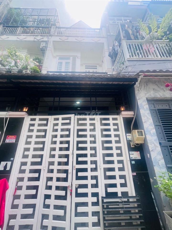 2,9 tỷ nhà 3 tầng 4PN hxh đổ cửa Lê Văn Lương, Nhà Bè
