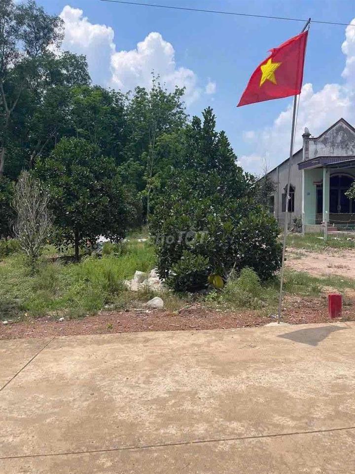 Cần bán lô đất sát chợ 377m2 ngang 6m ở TP HCM mới