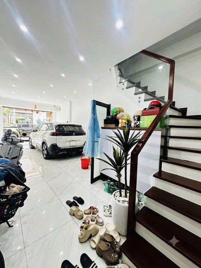 Bán nhà Khương Đình 39m2, 5T, MT3.8m Gara ô tô tránh giá 11 tỷ gần Vành Đai 2.5