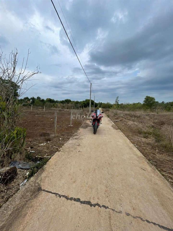 1070m2 có 300m2 thổ cư đường oto đi thoải mái