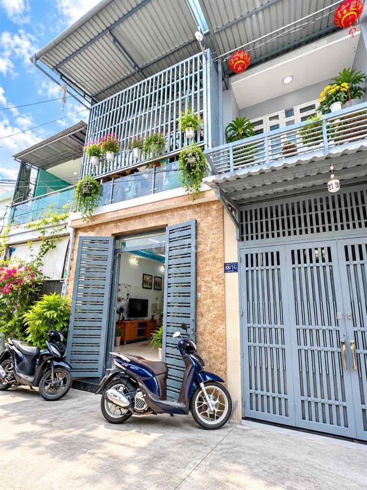 nhỉnh 2 tỷ - 2 tầng nhà đẹp 4x11, ngay Nguyễn Ảnh Thủ Trung Mỹ Tây