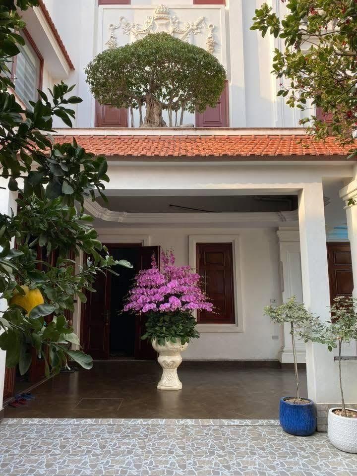 Bán căn biệt thự khu Trường An, ph Thanh Bình, TP HD, gần 400m2, mt 26m, bể cá Koi, sân vườn
