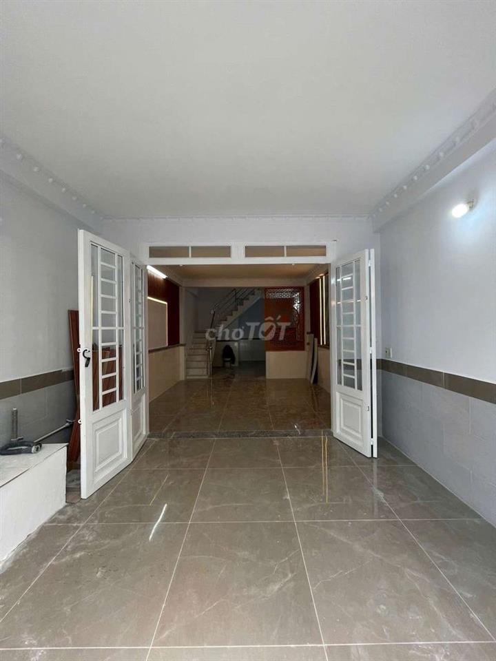bán nhà Hóc Môn 465tr có 3 phòng ngủ và sân đậu oto