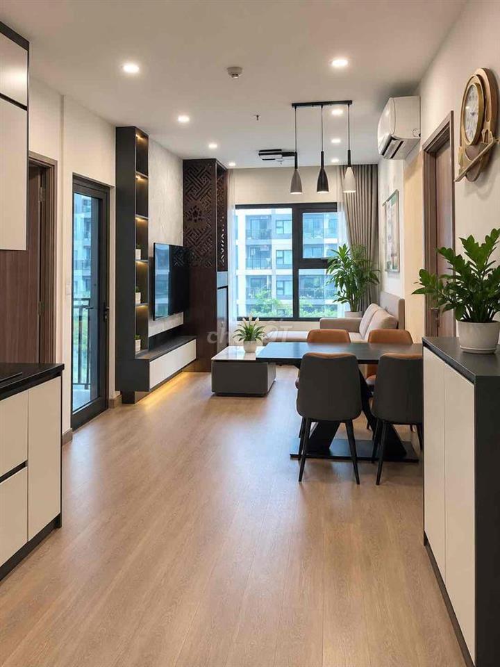 cần bán gấp căn hộ 2n2 62m2 giá 4 tỷ Vinhomes Smart city