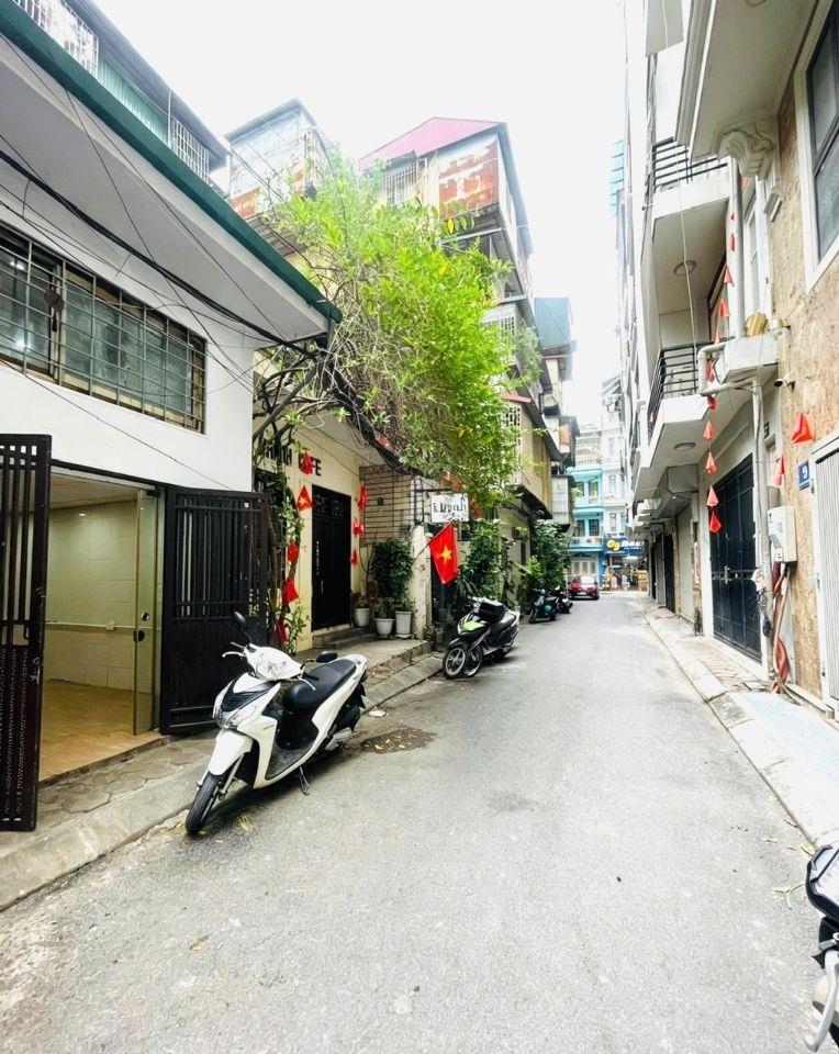 Bán nhà tập thể tầng 1 phố Nguyên Hồng, ngõ ô tô thông kinh doanh.
