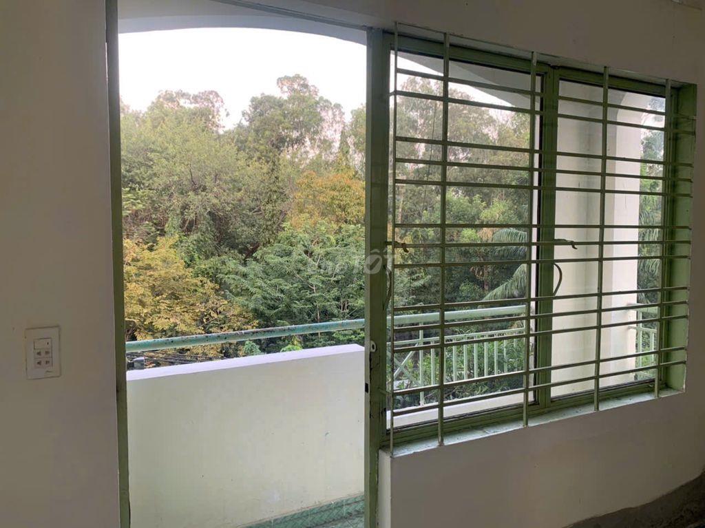 Bán căn hộ chung cư Lê Thị Riêng, Q10, thang máy, 60m2, 2pn, 3.3 tỷ